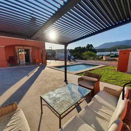 Casa Delfina * エステポナ